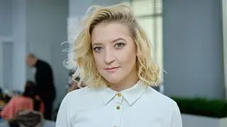 Lara Gessler pokazała, jak karmi piersią w restauracji. "Rodzinne śniadanie oczami taty"