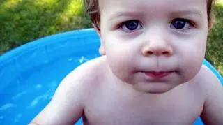 Dziecko w baseniku