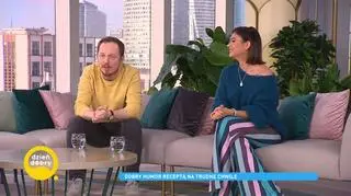 Poczucie humoru i stand-up na dachu. Oto sprawdzone sposoby na trudne chwile