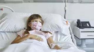 dziewczynka w szpitalu 