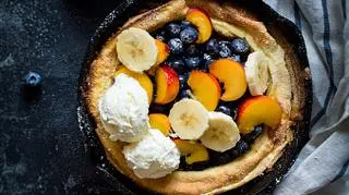 Dutch baby, czyli pieczony naleśnik. Prosty przepis Katarzyny Bosackiej