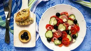 Sałatka nie musi być mdła i bez smaku – poznaj pyszną sałatkę grecką