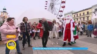 Świąteczne miasteczko DDTVN - występ Sabiny Jeszki i Marcina Wyrostka