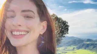 Anne Hathaway w ciąży z drugim dzieckiem. Aktorka pokazała ciążowy brzuszek