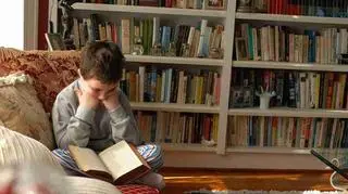 mądre dziecko, chłopczyk, dzieciak, mały geniusz, cudowne dziecko, nauka, książki, edukacja