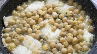 Dorsz norweski z groszkiem ptysiowym na patelni