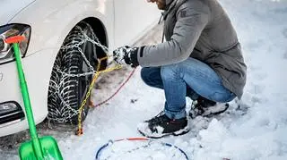 Kiedy założyć łańcuchy na koła i jak to zrobić?