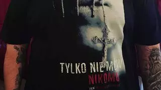 Koszulki z plakatem z filmu "Tylko nie mów nikomu"
