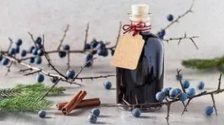 Ratafia - sezonowa nalewka z owoców. Jak zrobić ratafię?