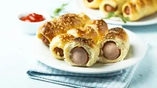 Parówki zapiekane w cieście francuskim