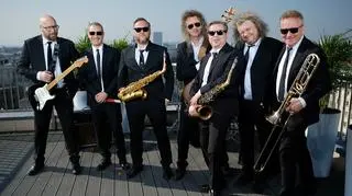 Poparzeni Kawą Trzy - "Zakochaj się we mnie" - tekst piosenki