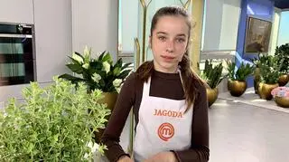 Sałatka z serem halloumi i truskawkami, filet z łososia, brownie według przepisów Jagody Łaganowskiej