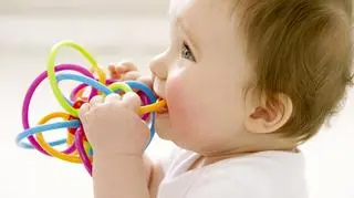 Dziecko, które ząbkuje 