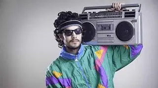 Muzyka lat 80., czyli złota era disco – poznaj największe hity 