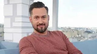 Marcin Prokop miksuje ciasto wiertarką. "Strach pomyśleć, jak robiłeś sałatkę jarzynową"