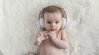 Jaka muzyka uspokajająca dla niemowląt jest najlepsza? W jaki sposób muzyka rozwija dzieci?