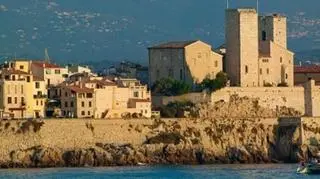 Gdzie znajduje się Antibes? Co warto zwiedzić?