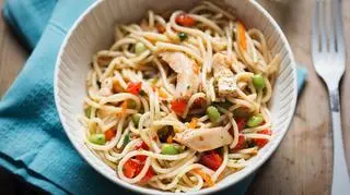 Makaron sojowy z kurczakiem 