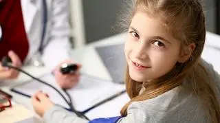 Dziecko na badaniu ciśnienia