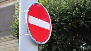 zakaz wjazdu, znak drogowy