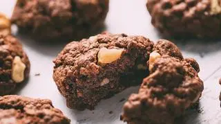 Domowe ciasteczka bez pieczenia. Do tego przepisu wystarczy tylko kilka składników