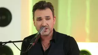 Mateusz Ziółko na scenie DDTVN z hitem Queen "Love of My Life"