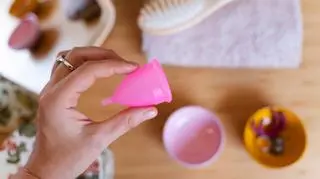 Kubeczek menstruacyjny zamiast podpasek i tamponów. "Przez 2 lata zaoszczędziłam już 300 zł"