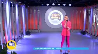 Karolina Stanisławczyk na scenie Dzień Dobry TVN. Wokalistka zaprezentowała utwór "Cliche"