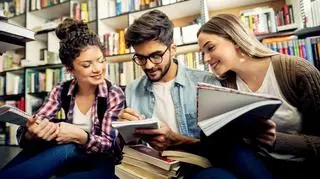 Studenci na uczelni