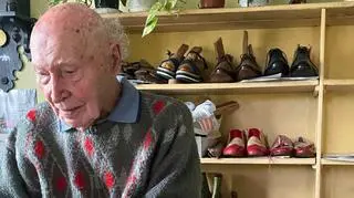 Pan Józef ma 90 lat i nadal pracuje jako szewc, ale pandemia odebrała mu klientów. "Praca to jego życie i pasja"