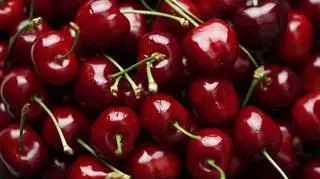 Czerwone dojrzałe czereśnie wiśnie