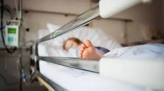 szpital, dziecko, łóżko