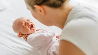 Co potrafi 3-miesięczne dziecko? Rozwój fizyczny i poznawczo-emocjonalny niemowląt
