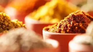 Masala - przygotowanie i właściwości indyjskiej przyprawy. Do czego ją dodawać?