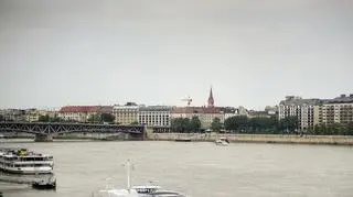 Widok Budapesztu z Dunajem na pierwszym planie