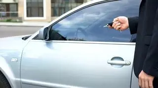 Chcieli ukraść auto, sami się złapali. Policja: "Widok jak z kryminalnej komedii"