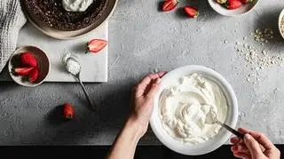 Naturalne probiotyki - przepis na domowy jogurt