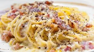 Spaghetti carbonara na talerzu