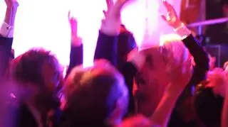 Impreza weselna tłum gości