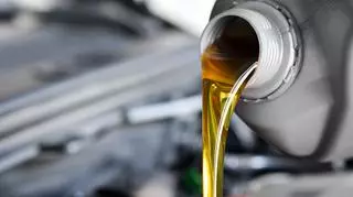 Olej samochodowy wlewany do silnika