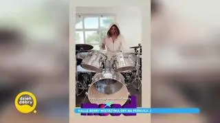 Halle Berry w rockowym wydaniu. 54-letnia aktorka pokazała, jak gra na perkusji 