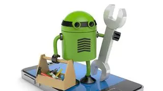 System Android z narzędziami i kluczem. 