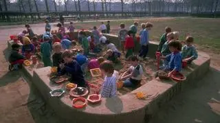 Słodycze i zabawy z lat 90. Co było na topie u schyłku XX wieku?