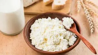 Częste spożywanie twarogu może zwiększać ryzyko nowotworu piersi