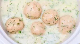 Pulpeciki ziemniaczane z sosem pieczarkowo szparagowym - pomysł na pyszny obiad