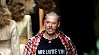 Alexander McQueen obchodziłby dziś urodziny. Jak "chuligan mody" zrobił krótką, lecz spektakularną karierę?