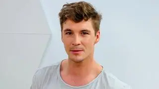 Mikołaj Roznerski pokazał zdjęcia ze ślubu młodszego brata. "Jako świadek się sprawdziłem"