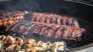 Żeberka w sosie barbecue – amerykański przysmak na grilla