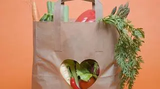 warzywa w torbie z sercem
