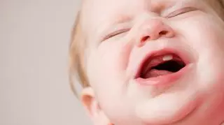 Ząbkujące dziecko płacze